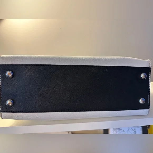 Michael Kors Purse - Picture 6 of 7